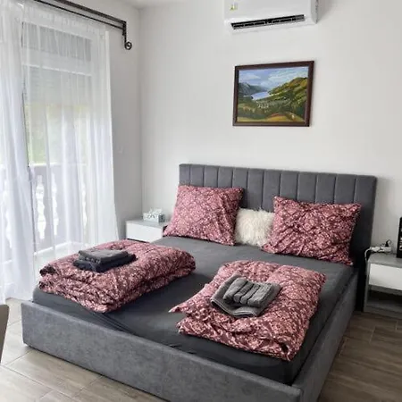 Colosseum Etterem Es Apartman Salgotarjan Exterior photo