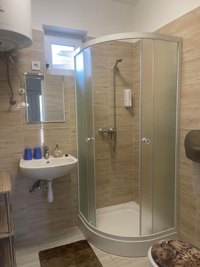 Apartment Colosseum Etterem Es Salgótarján