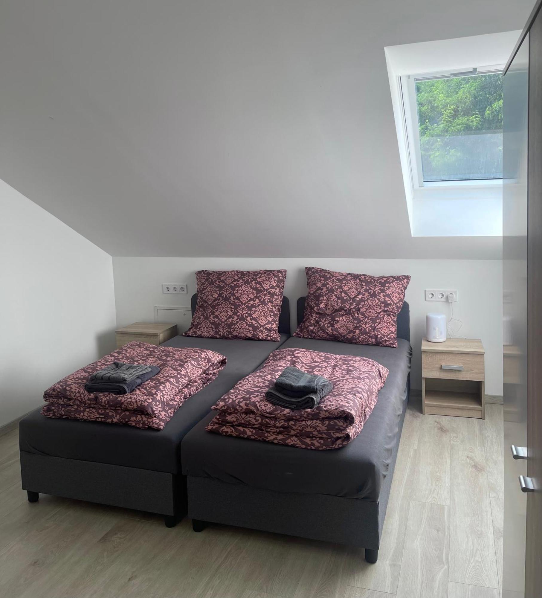 Colosseum Etterem Es Apartment